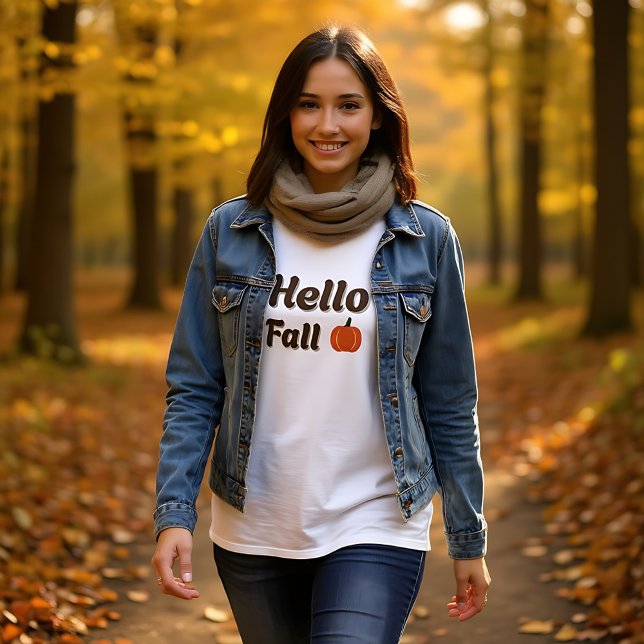 T-shirt Bonjour Automne - Saison Citrouille Conception d'a (Fall outfit with "Hello Fall" design and rustic autumn charm)