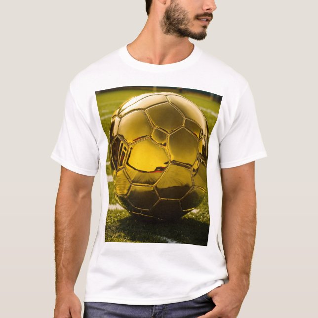 T-shirt "Boule de soccer d'or sur le terrain" (Devant)