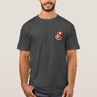 T-shirt Bras au-dessus de la chemise cardiaque