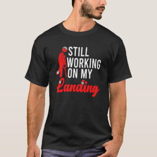 T-shirt Bras De Jambe Cassé Travaillant Toujours Sur Mon A