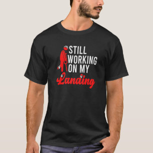 T-shirt Bras De Jambe Cassé Travaillant Toujours Sur Mon A