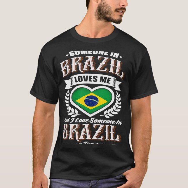 T-shirt Brésil Drapeau cardiaque Quelqu'un au Brésil m'aim (Devant)