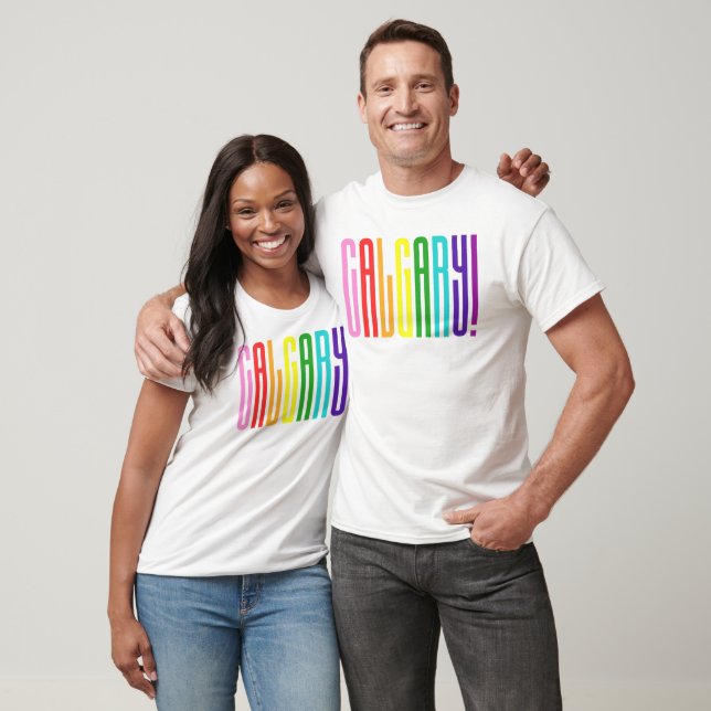 T-shirt Bright Rainbow Text LGBTQ Calgary Pride LGBT (Unisexe)