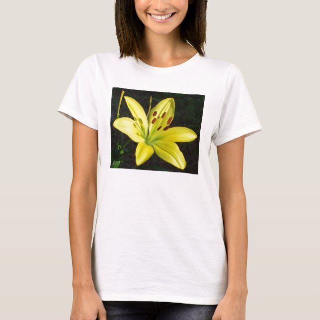 T-shirt - brilliant yellow lily really stands out (Front)