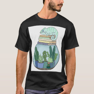 T-shirt Cactus dans un aquarium où se trouvent des livres.