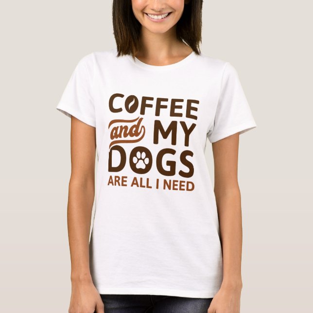 T-shirt Café Et Mes Chiens Sont Tout Ce Dont J'Ai Besoin (Devant)