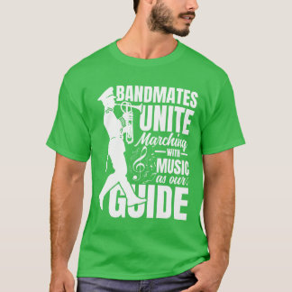 T-shirt Camarades de groupe unis marchant avec la musique