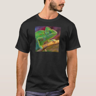 T-shirt Caméléon vert sur une branche