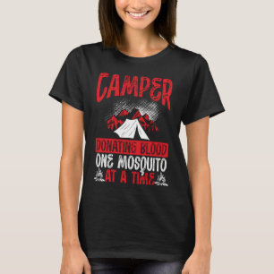 T-shirt Camper Donnant Du Sang Un Moustique À La Fois Camp