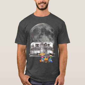 T-shirt Camping out in an Airstream under the Moonlight