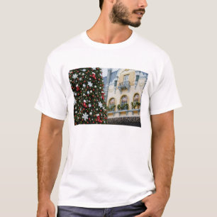 T-shirt Canada, Alberta, Edmonton. West Edmonton Mall.