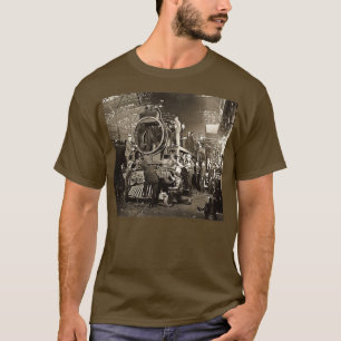T-shirt Canadian Pacific Steam Locomotive Under Repair