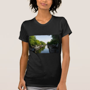 T-shirt Canal d'Amsterdam avec des péniches et des arbres