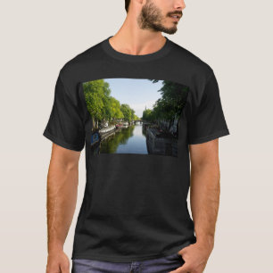 T-shirt Canal d'Amsterdam avec des péniches et des arbres 