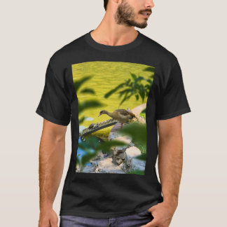 T-shirt Canard et petite tortue derrière l'Actif feuille
