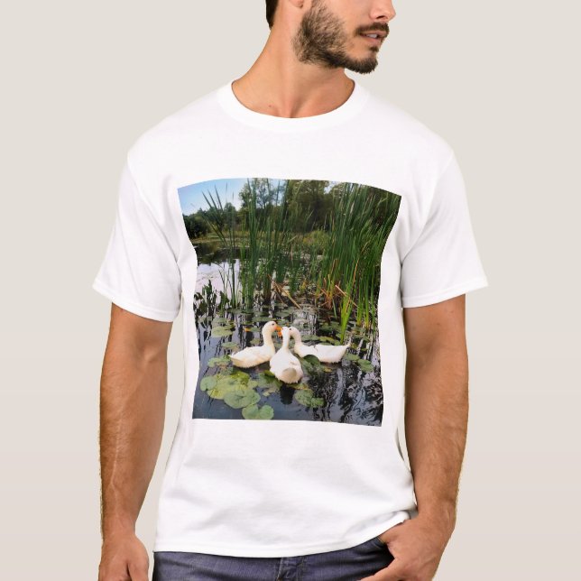 T-shirt Canards blancs, caleçons, cattails, lac (Devant)