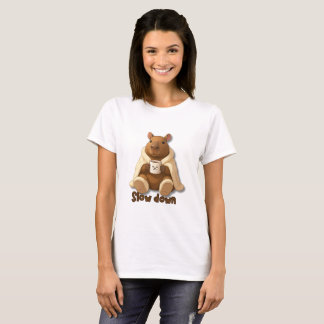 T-shirt Capivara Relax tomando chá de pantufas