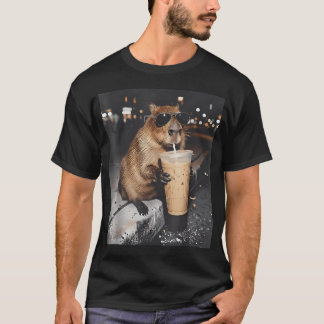 T-shirt Capybara buvant un café glacé, animal drôle