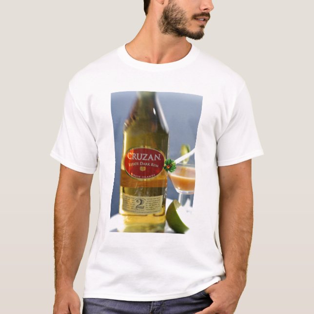 T-shirt Caraïbes, îles Vierges. Sombre de la propriété de  (Devant)