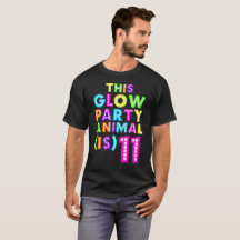 Ce fêtard de lueur est pièce en t de cadeau