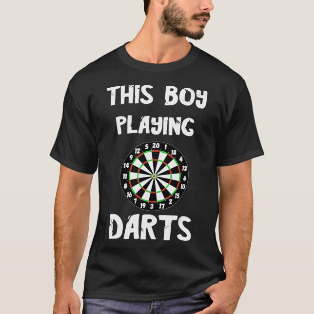 T-shirt Ce Garçon Jouant fléchettes Bullseye Jeu fléchette (Devant)