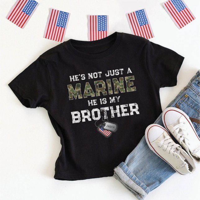 T-shirt Ce n'est pas juste un marin, c'est mon frère chien (He's / She's not just a Marine is my Brother Sister Dad Mom boot camp graduation kids black shirt)