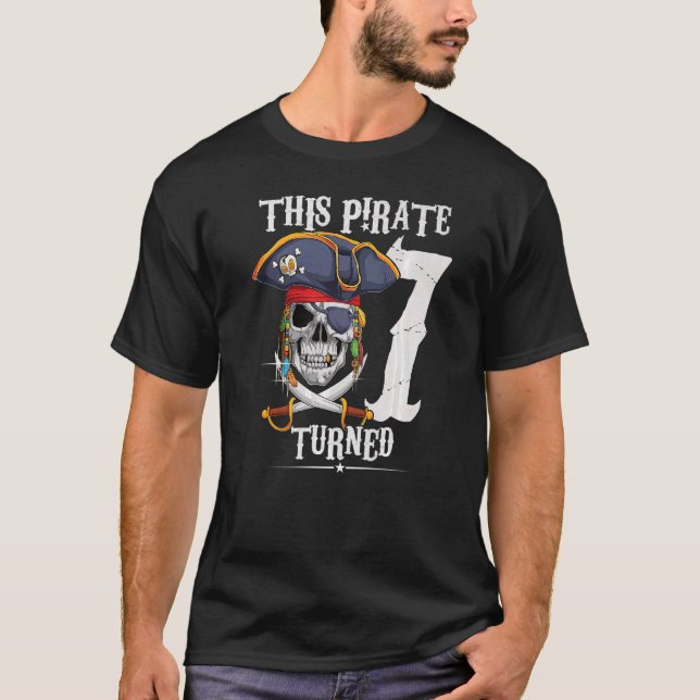 T-shirt Ce pirate a eu 7 ans garçon fille 7e anniversaire  (Devant)