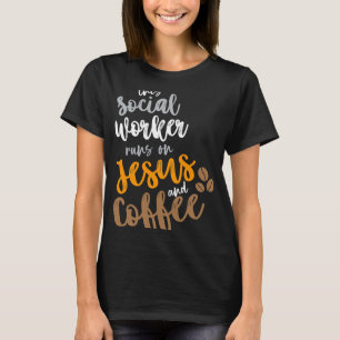 T-shirt Ce Travailleur Social Fonctionne Sur Jésus Et Café