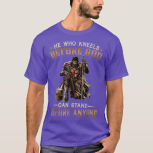 T-shirt Celui Qui S'Agenouille Avant Dieu Peut Se Tenir De