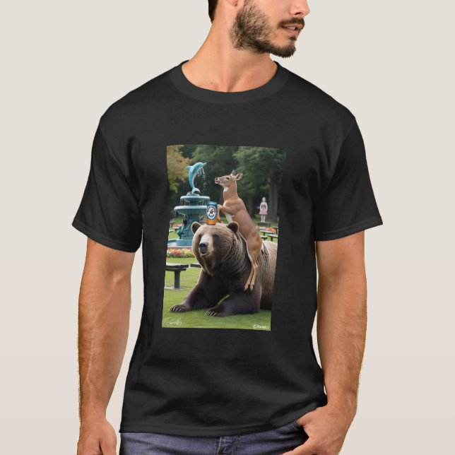 T-shirt "Cerf sur tête d'ours - Tee de nature joueuse" (Devant)