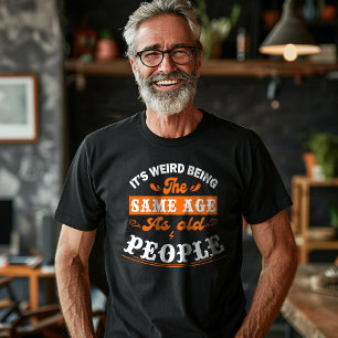 T-shirt C'est bizarre d'être le même âge que les personnes