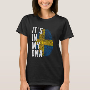 T-shirt C'est drôle dans mon ADN drapeau Suède empreintes 
