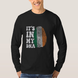 T-shirt C'est drôle dans mon ADN Irlande drapeau Empreinte