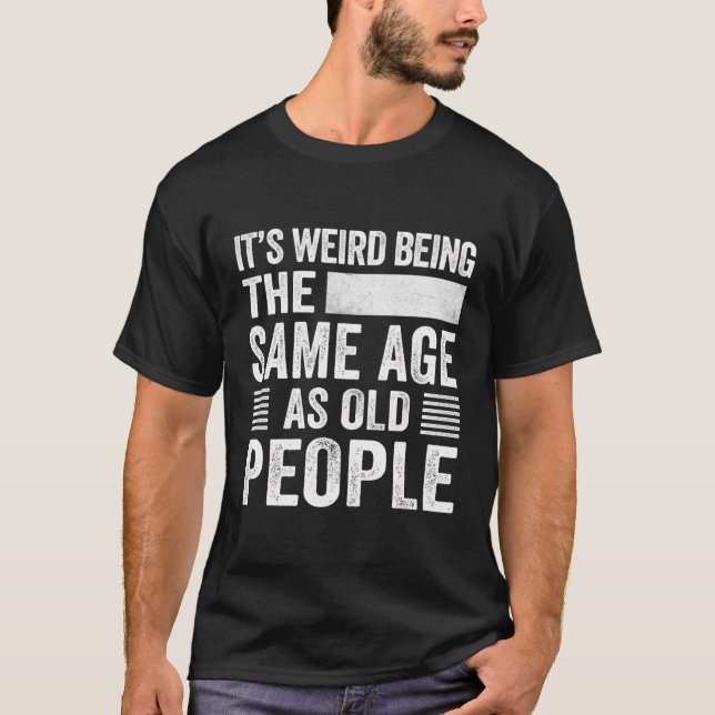 T-shirt C'Est Étrange D'Être Le Même Âge Que Les Personnes (Devant)