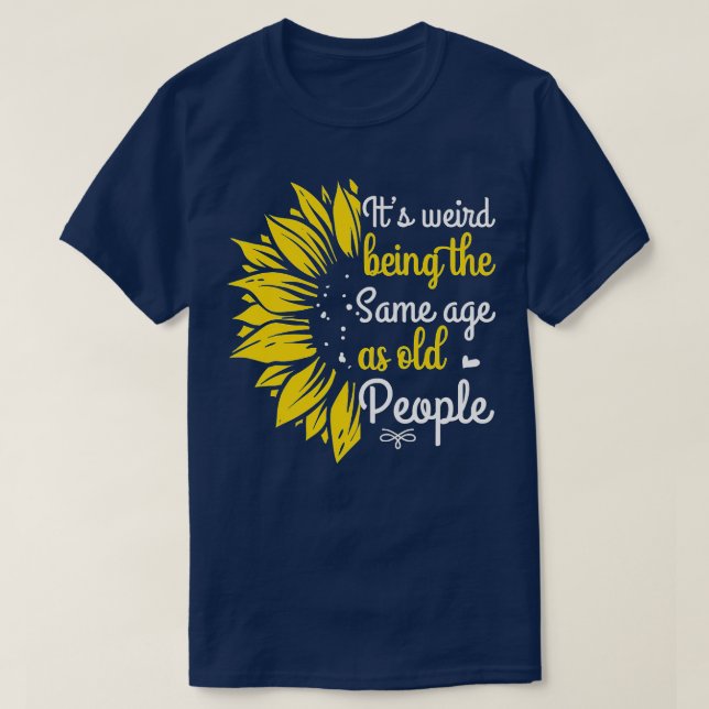 T-shirt C'Est Étrange Étant Le Même Âge Que Les Femmes Des (Design devant)