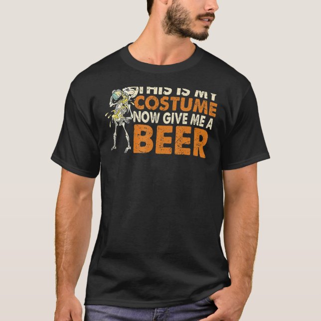 T-shirt C'Est Mon Costume Maintenant Donne-Moi Une Bière (Devant)