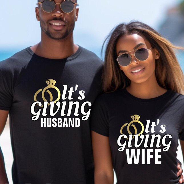 T-shirt C'est offrir à la femme tout juste mariée lune de  (Funny It's Giving Wife Just Married Honeymoon Wedding T-Shirt)