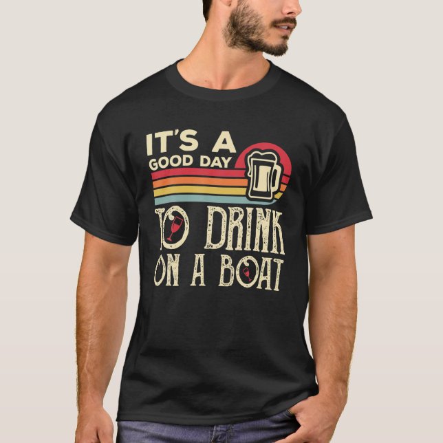 T-shirt C'est une bonne journée pour boire en bateau (Devant)