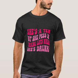 T-shirt C'Est Une Dix, Mais Elle Pisse Dans Les Parkings Q