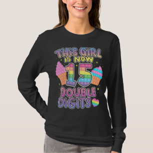 T-shirt Cette fille est maintenant 15 chiffres doubles 15e