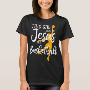 T-shirt Cette Fille Fonctionne Sur Jésus Et Basket Christi