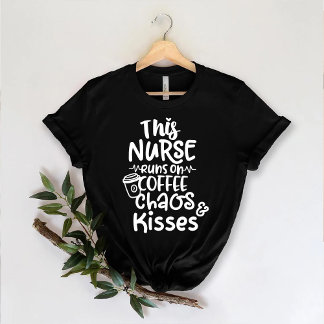 T-shirt Cette infirmière court sur le chaos du café et emb