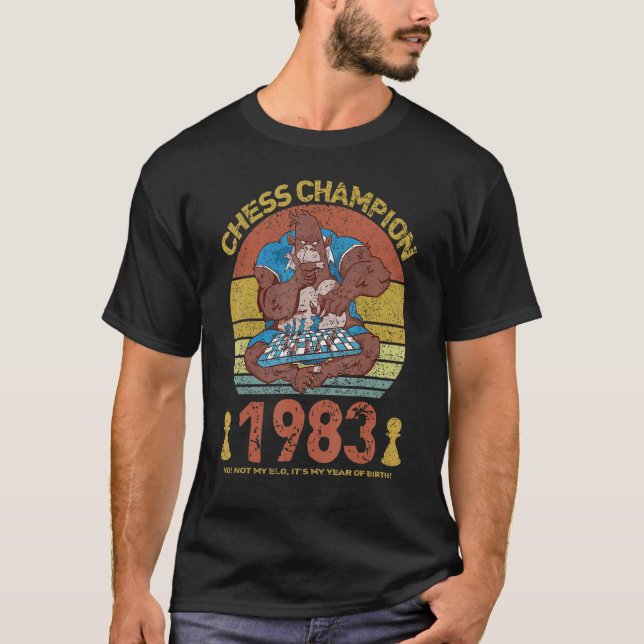 T-shirt Champion d'échecs 1983 Pas mon Elo C'est mon année (Devant)