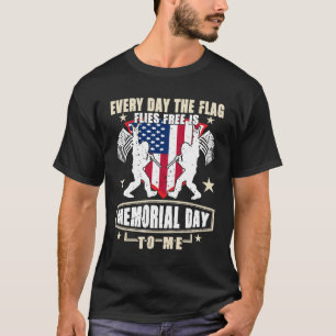 T-shirt Chaque Jour Le Drapeau Flies Gratuitement C'Est Le