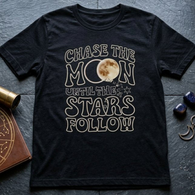 T-shirt Chase the Moon - Une Typographie Stellaire (Créateur téléchargé)