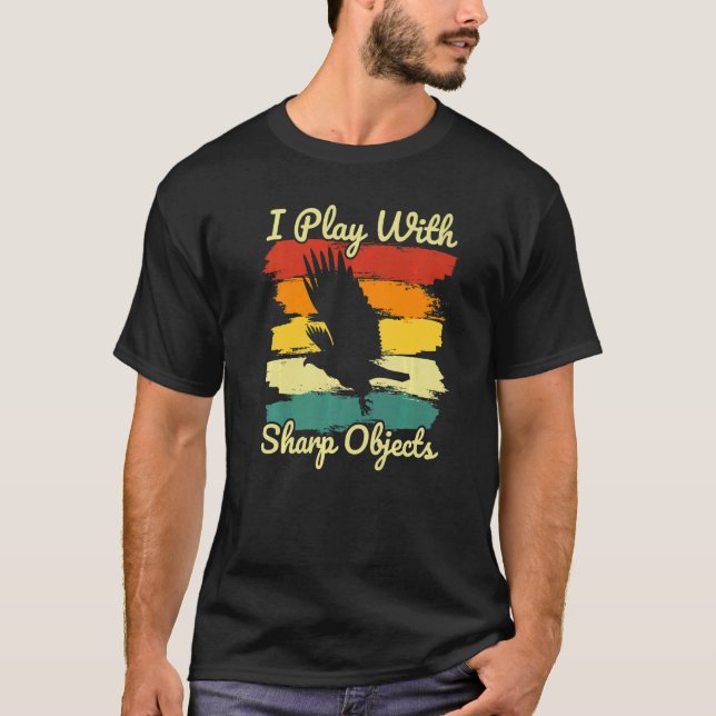 T-shirt Chasse De Falcon Je Joue Avec Des Objets Sharp Pou (Devant)