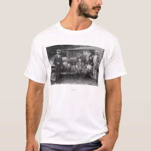 T-shirt Chasseurs posant avec le jeu au club de Finneys de