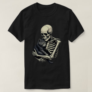 T-shirt Chat drôle de Halloween qui étreint un squelette p