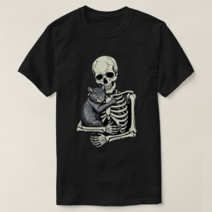 T-shirt Chat drôle de Halloween qui étreint un squelette p
