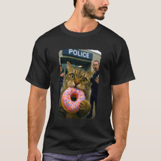 T-shirt Chat drôle mangeant un beignet à la gare de police